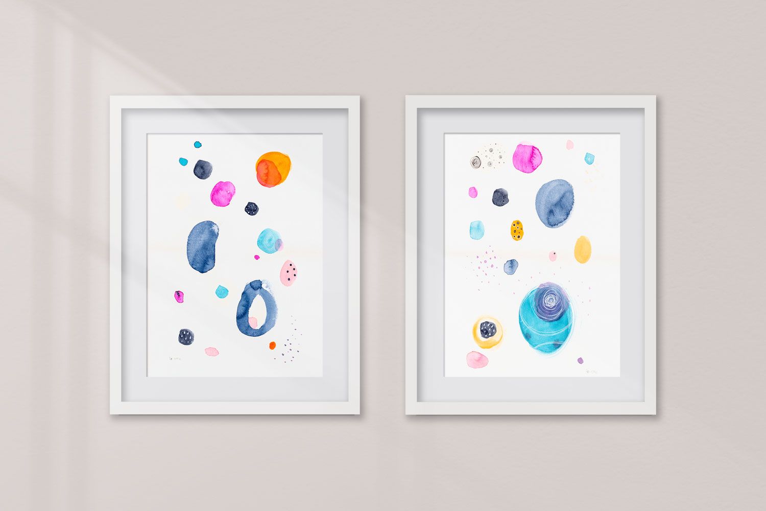 conjunto de 2 acuarelas abstractas modernas originales con colores azules naranjas y rosas titulada "Vivid" de emegrande.