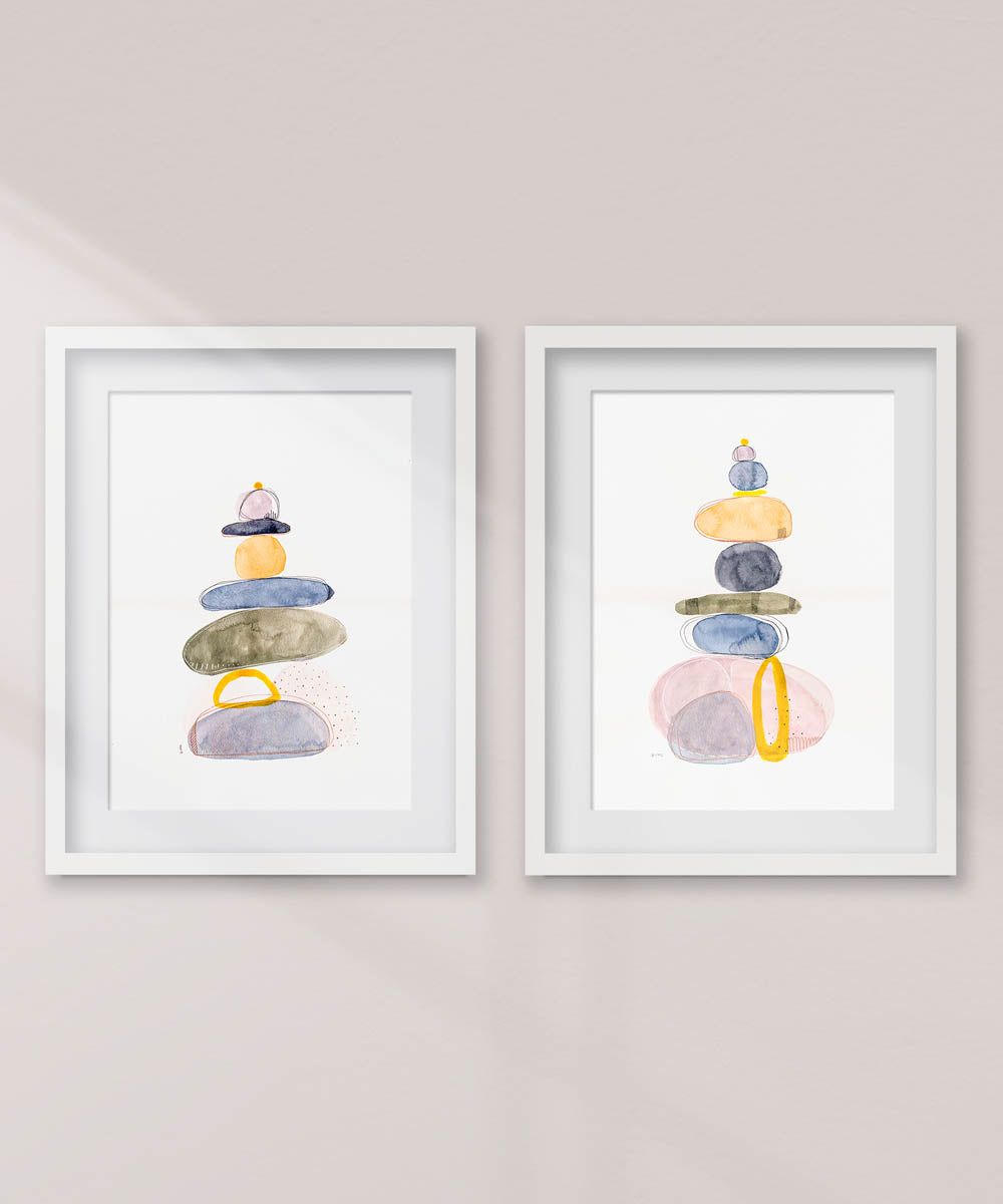 conjunto de 2 acuarelas modernas piedras con colores azul verde y amarillo titurada "Rock balance aro amarillo I y II" de emegrande.